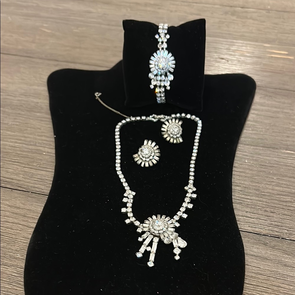 Elegant vintage Parco glam rhinestone silver tone set please read description